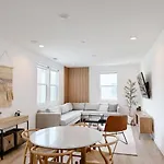 Central, Urban Townhouse With Private Roof Deck Apartment *