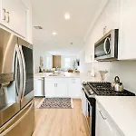 Central, Urban Townhouse With Private Roof Deck Garden Grove