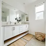 Central, Urban Townhouse With Private Roof Deck Apartment