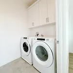 Apartment Central, Urban Townhouse With Private Roof Deck Garden Grove