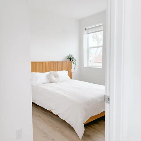 Central, Urban Townhouse With Private Roof Deck Apartment