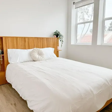 Central, Urban Townhouse With Private Roof Deck