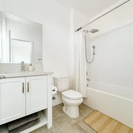 Central, Urban Townhouse With Private Roof Deck * Garden Grove