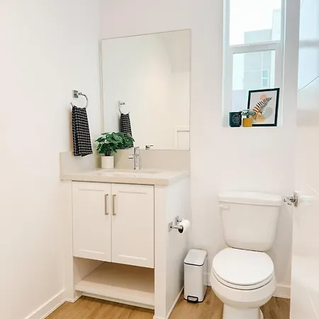 Apartment Central, Urban Townhouse With Private Roof Deck *